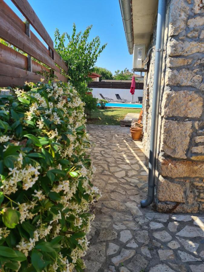 Istrska Kamnita Hisa Soncni Medulin Villa Buitenkant foto